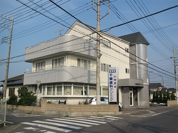 医院外観（市役所方面から）